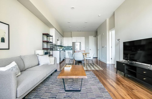 Jackson Park Apartment | Crisp Mountain View 1BR w/Pool, Spa, Roofdeck, by Blueground