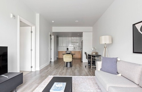 South Lake Union Apartment | Crisp South Lake Union 1BR w/Gym, W/D, by Blueground
