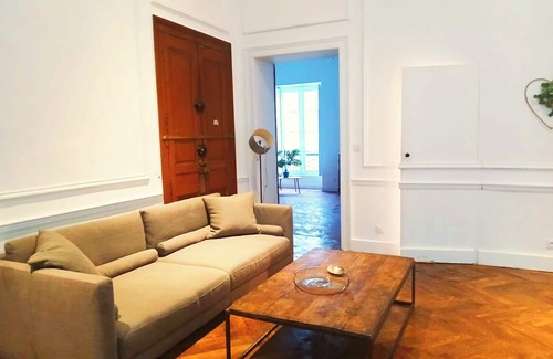 Nimes City Centre Apartment | Cristal Suite