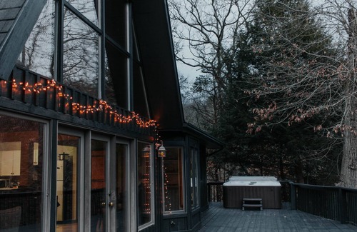 Logan Ski Chalet | Crockett's Cabin, 5 BR A-Frame with accommodations for up to 14 guests