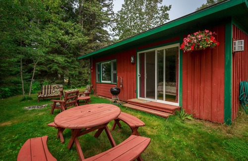 Croftville Cottage | Croftville Road Cottages #3. On the Shore of Lake Superior. Cozy and Romantic.