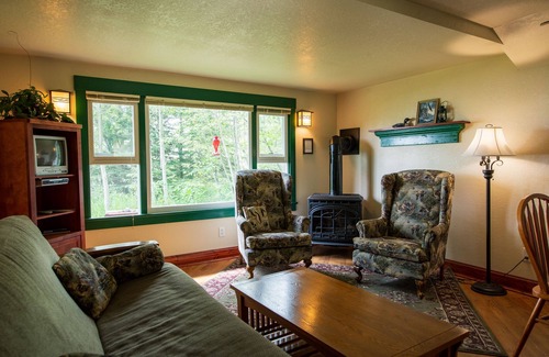 Croftville Cottage | Croftville Road Cottages #3. On the Shore of Lake Superior. Cozy and Romantic.