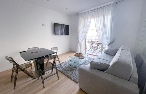 Cannes City Centre Apartment | CROISETTE VUE MER LATERALE