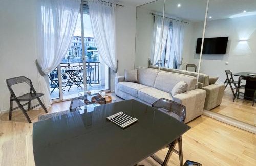 Cannes City Centre Apartment | CROISETTE VUE MER LATERALE