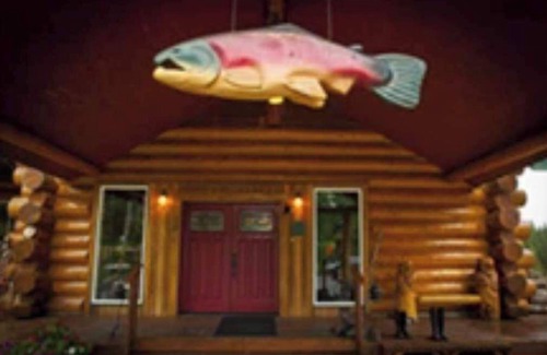 Cohoe Cabin | Crooked Creek Retreat Luxurious room on Creek, 2 Queen bds + Full Fishing Gear.