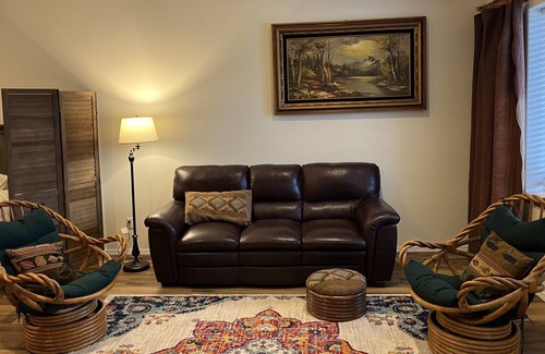 Cohoe Cabin | Crooked Creek Retreat- Spacious room on Creek, 2 Queen beds + Full Fishing Gear.