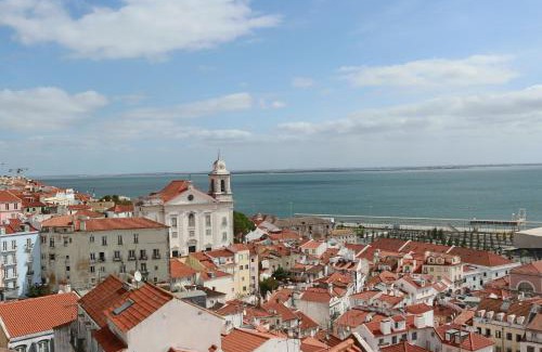 Santo Estevao Apartment | Crooked House Alfama