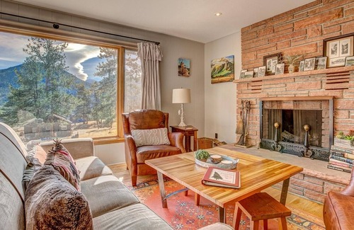 Estes Park Cottage | Crooked Pine Cottage