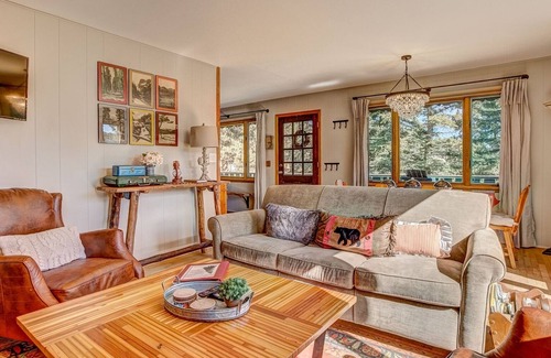 Estes Park Cottage | Crooked Pine Cottage