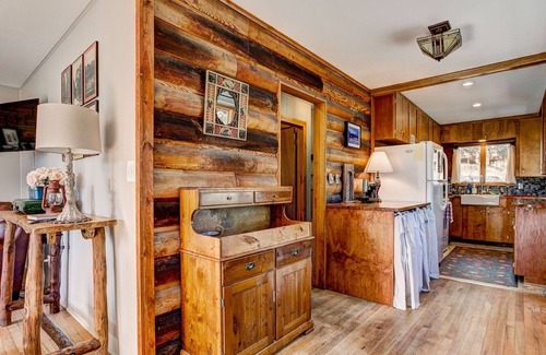 Estes Park Cottage | Crooked Pine Cottage