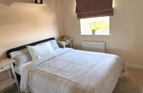 Crosby Apartment | Crosby Calm: Modern 1-Bed Retreat for Solo Stays