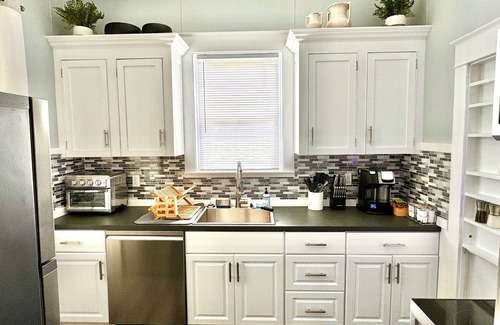 Augusta Apartment | Crosby Street Suite - Freshly Renovated 3 Bedroom near Downtown Augusta