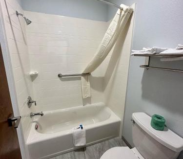 Barrett Hotel | Crosby Travel Lodge and RV Park