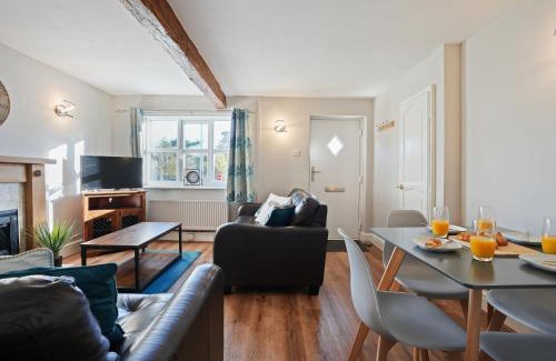 Macclesfield House | Cross Cottage by YourStays - 2 Bedroom Cottage in Macclesfield
