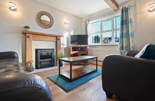 Macclesfield House | Cross Cottage by YourStays - 2 Bedroom Cottage in Macclesfield