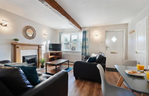 Macclesfield House | Cross Cottage by YourStays - 2 Bedroom Cottage in Macclesfield
