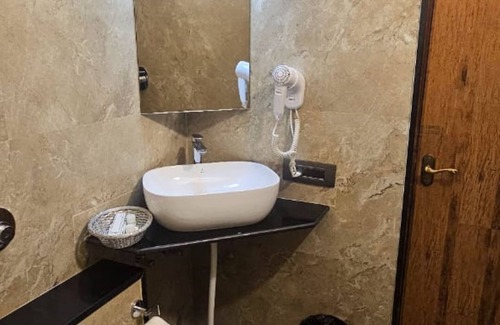 JP Nagar Hotel | Cross Roads Inn