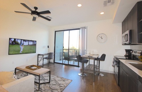 Encanto Apartment | Cross St To St Joes-Minutes to Downtown