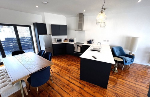 Ryde Apartment | Cross Street Apartment