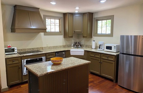 Wimberley Cabin | Crossland House: Your Favorite Romantic Getaway - with Hot Tub and Creek Access