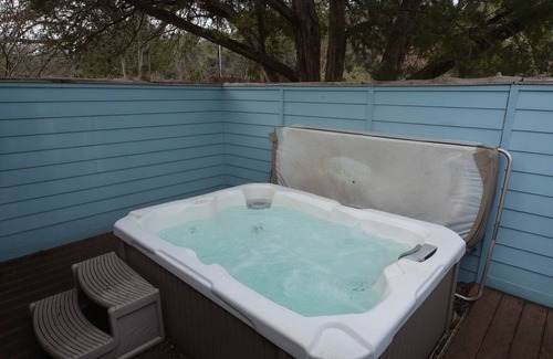 Wimberley Cabin | Crossland House: Your Favorite Romantic Getaway - with Hot Tub and Creek Access