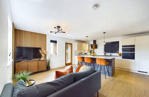 Bude House | Crosslands Cottage, Near Bude, Cornwall with hot tub, pet friendly