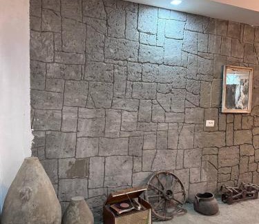 Oshakan House | crossroads guesthouse