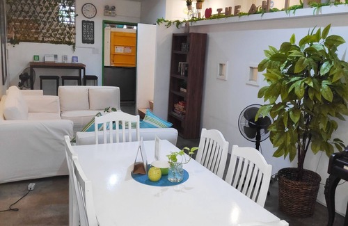 Highway Hills Hostel | Crossroads Hostel Manila
