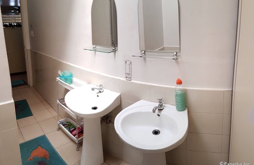 Highway Hills Hostel | Crossroads Hostel Manila