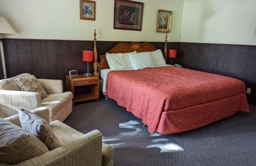 Montello Hotel | Crossroads motel & cabins