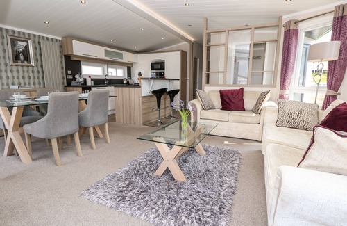 Bembridge Cottage | CROSSWINDS 67, pet friendly, with pool in Bembridge