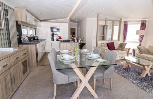 Bembridge Cottage | CROSSWINDS 67, pet friendly, with pool in Bembridge