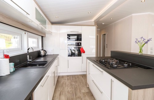 Bembridge Cottage | CROSSWINDS 67, pet friendly, with pool in Bembridge