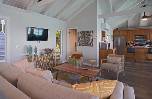 Peterborg Villa | Crosswinds Villa Gorgeous Views & Breezes, Pool