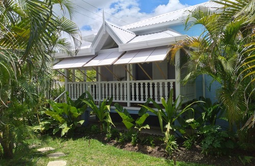 Hastings Apartment | Crotona Garden 2 Bed Apt, + Pool. Lush and Tropical. 2 Min Walk to Sea
