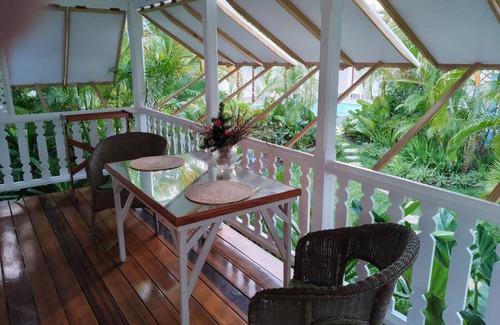 Hastings Apartment | Crotona Garden 2 Bed Apt, + Pool. Lush and Tropical. 2 Min Walk to Sea