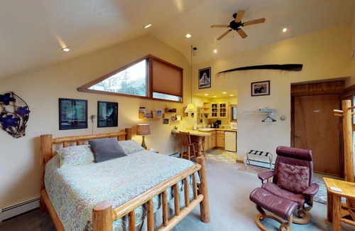 Alyeska Hotel | Crow Creek