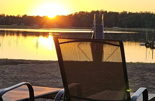 Nevis Cabin | Crow Crest Lodge Resort Studio Cabin Northern Adventure, Stunning Sunsets