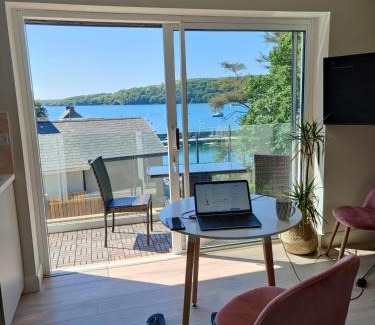 Glandore Apartment | Crow's Nest Glandore - 1 - Self Catering