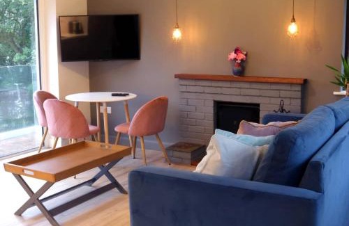 Glandore Apartment | Crow's Nest Glandore - 1 - Self Catering