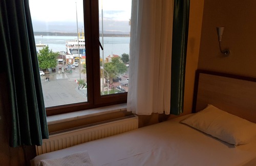 Eceabat Hotel | Crowded House