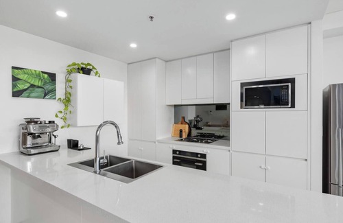 Wollongong Apartment | Crown Beach Escape Stylish Comfort by the Sea