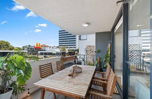 Wollongong Apartment | Crown Beach Escape - Stylish Comfort by the Sea