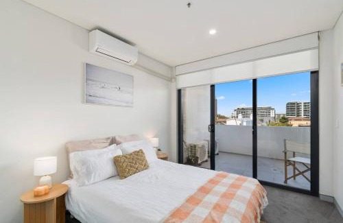 Wollongong Apartment | Crown Beach Escape - Stylish Comfort by the Sea