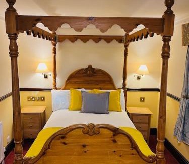 Chipping Norton Hotel | Crown & Cushion Hotel