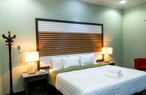 Piarco Hotel | Crown Hotel Piarco