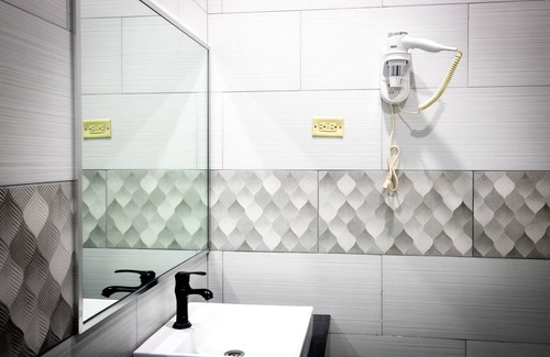 Piarco Hotel | Crown Hotel Piarco