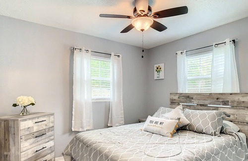 Walsingham House | Crown Jewel of Clearwater II, 5 min to Beach, on Pinellas Trail