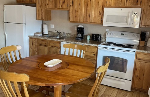 Horseshoe Bend Hotel | Crown Point Resort