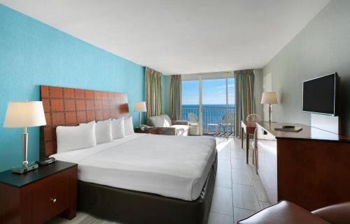 Myrtle Beach Resort | Crown Reef Beach Resort and Waterpark